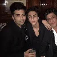 Karan Johan bersama Aryan dan Shah Rukh Khan (via. Twitter)