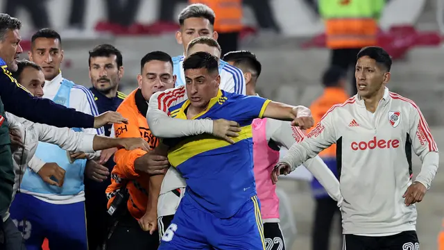 Foto: Keributan di Laga Superclasico, Wasit Keluarkan 7 Kartu Merah