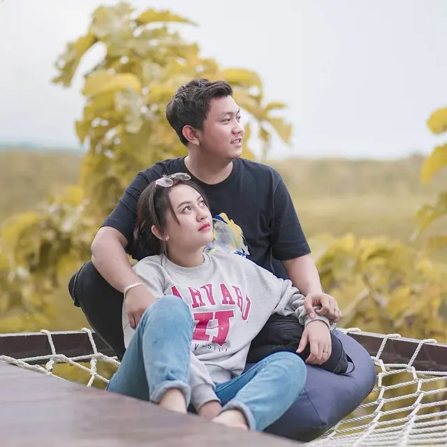 Didoakan Berjodoh, ini 7 Potret Denny Caknan dan Happy Asmara yang Mikin Lengket