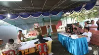 Suasana proses penghitungan surat suara Pilkada DKI 2017 di TPS 01, Pasar Baru, Jakarta, Rabu (15/2). Pilkada serentak dilaksanakan di 101 daerah termasuk DKI Jakarta. (Liputan6.com/Immanuel Antonius)