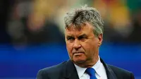 Guus Hiddink dijagokan untuk menjadi pelatih baru Chelsea menggantikan Jose Mourinho. (Reuters/John Sibley)