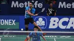Tontowi Ahmad dan Liliyana Natsir melaju ke semifinal Indonesia Open Superseries Premier 2015, Jakarta, Jumat (5/6/2015). Tontowi/ Liliyana menang atas ganda Tiongkok Liu Cheng/ Bao Yixin dengan skor 2-0 (21-15 dan 21-18). (Liputan6.com/Herman Zakharia)