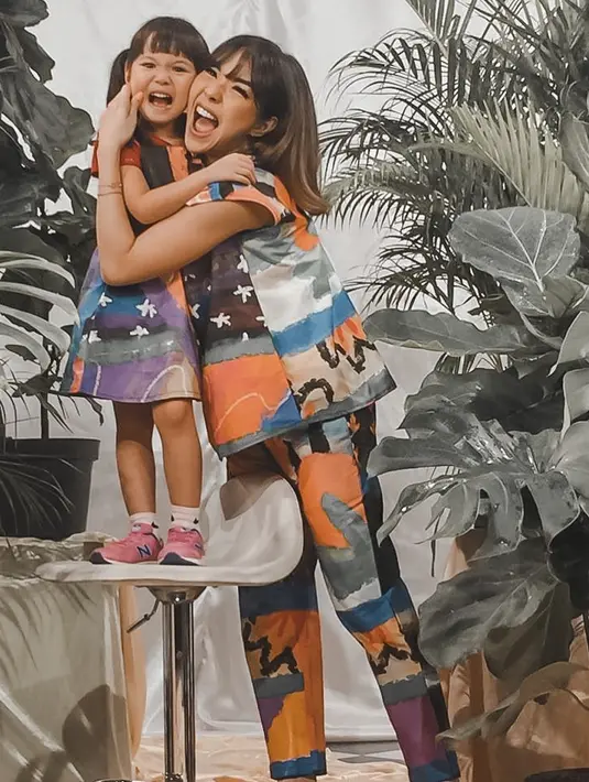 “Ya gimana kalau tanggapan orang kan kita enggak bisa atur, yang penting kita yang tahu kehidupan kita. Kita yang jalani sebaik-baik mungkin,” ujar Gisella Anastasia, ditemui di kawasan Tendean, Jakarta Selatan, Kamis (4/6/2020).  (Instagram/gisel_la)