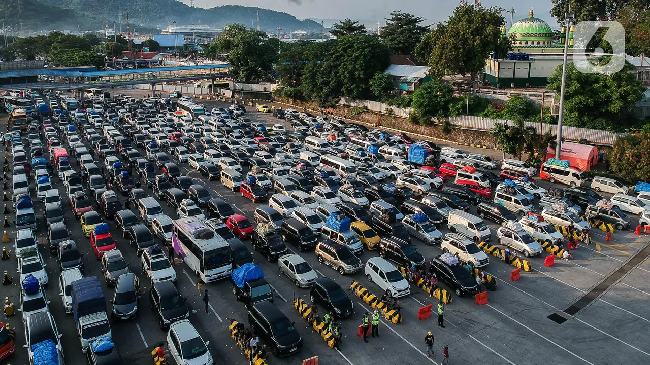 Puncak Arus Mudik di Pelabuhan Merak
