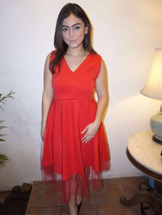 Lima tahun sudah jalinan rumah tangga antara Thalita dan Dennis, mereka pun kerap memiliki cara tersendiri untuk menjaga keharmonisan dan romantisme kisah cinta mereka. (Instagram/Thalitalatief)