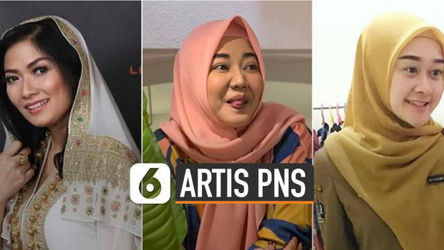 Beberapa selebritis ternyata merupakan Pegawai Negeri Sipil. Salah satunya penulis dan penyanyi Risa Saraswati.