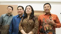 Menko PMK, Puan Maharani bersama Menpora, Imam Nahrawi (kanan) dan Ketua KOI, Erick Thohir (kedua kiri) usai mengadakan pertemuan di Kantor Kemenko PMK, Jakarta, Senin (11/1/2016). (Bola.com/Vitalis Yogi Trisna)