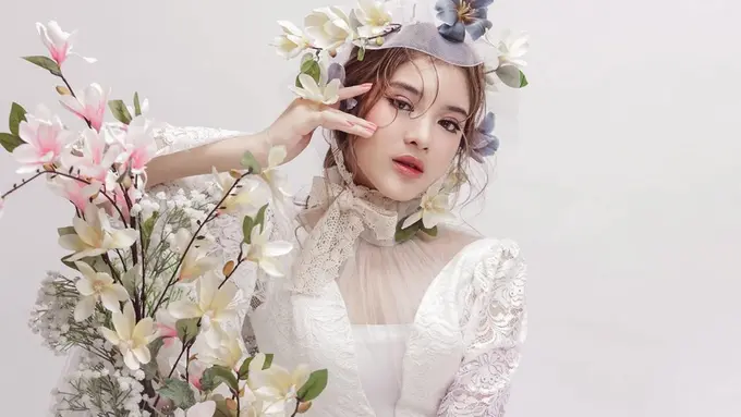 FOTO: Gaya Tiara Andini Pakai Outfit Vintage, Tetap Modis dan Kekinian