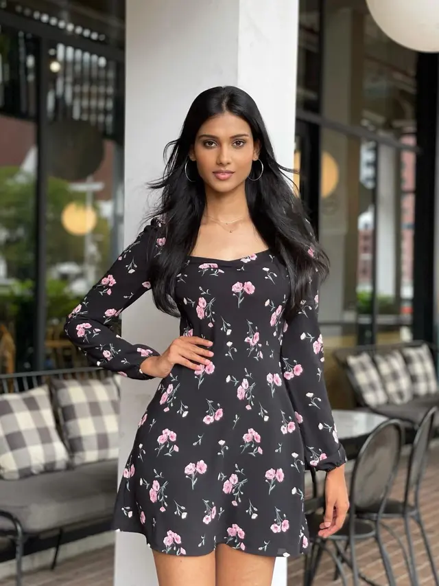 7 Potret Miss World Malaysia, Jadi Sorotan Usai Klaim Batik dari Negaranya