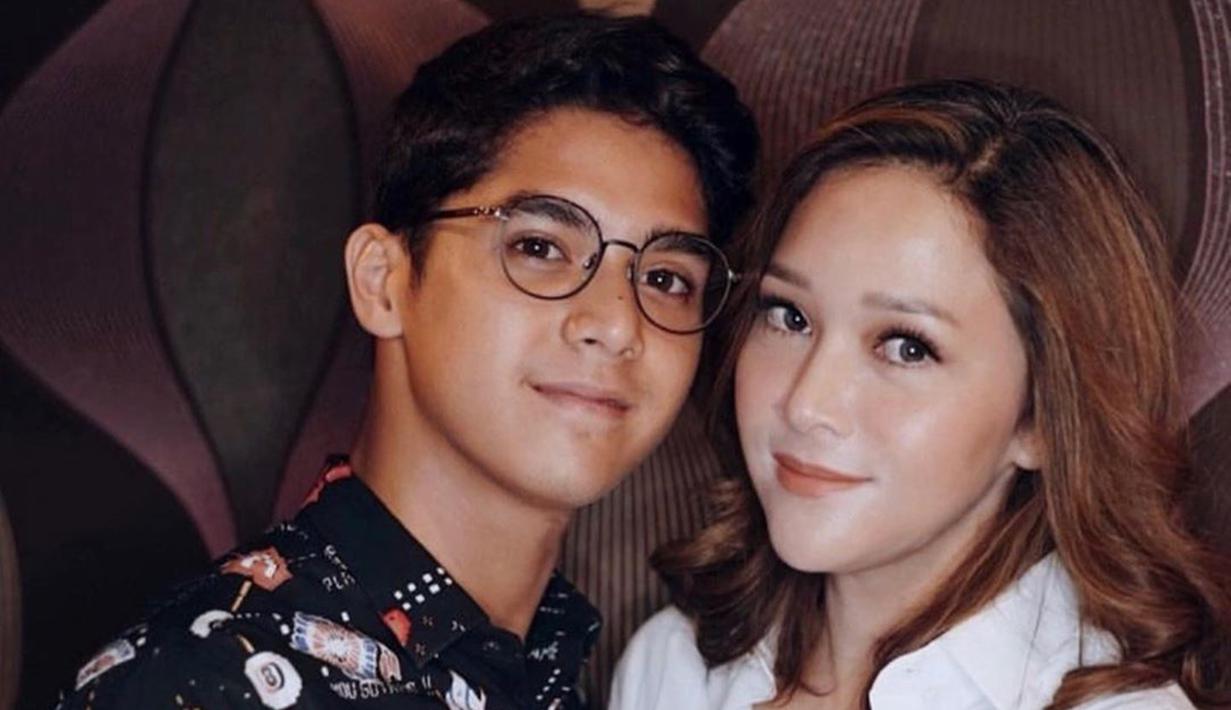 FOTO: Momen Kedekatan Al Ghazali dengan Sang Bunda Maia ...