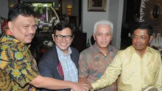  Kesepakatan damai antara KIH dengan KMP di kediaman Hatta Rajasa, Jakarta, Sabtu (15/11/2014)(Liputan6.com/Herman Zakharia)