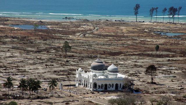 Kisah Masjid Rahmatullah, Tetap Kokoh Dihantam Tsunami Aceh - News  Liputan6.com