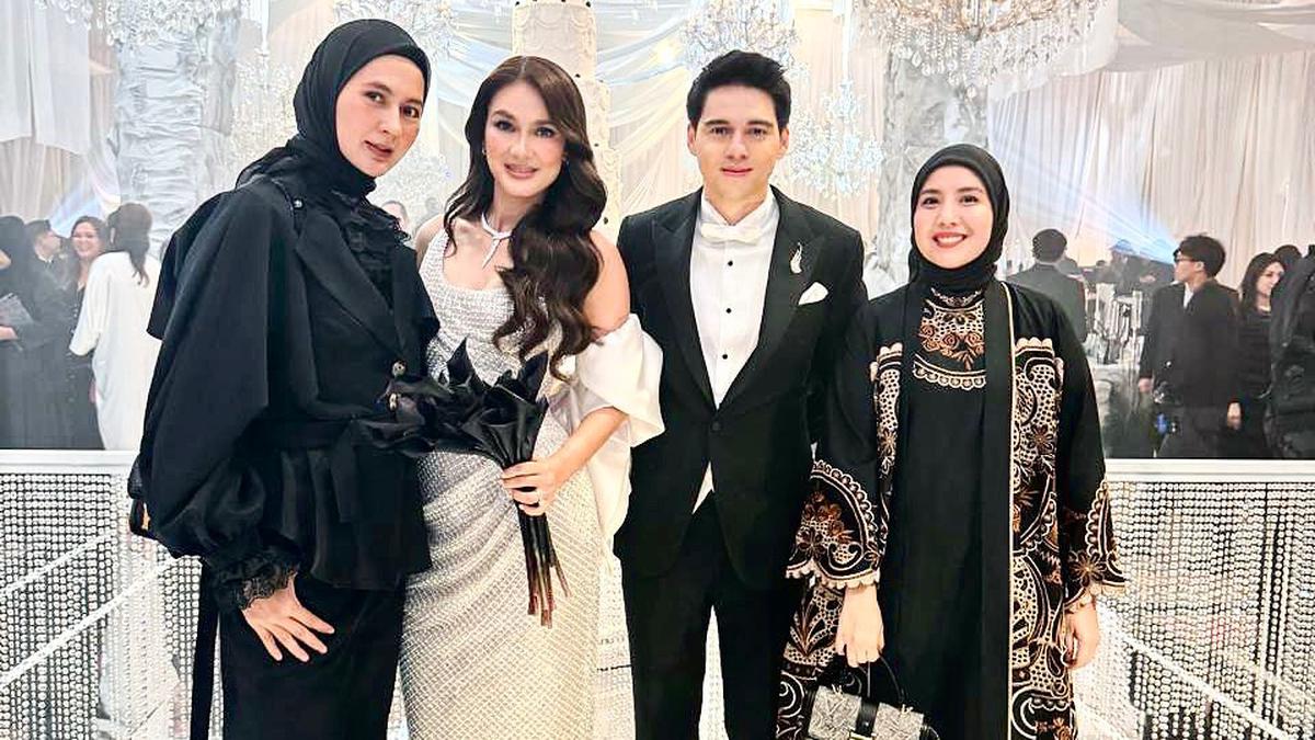 Pesona Selebriti Berbalut Gaun Panjang di Pernikahan Luna Maya: Elegan, Anggun, dan Memukau!
