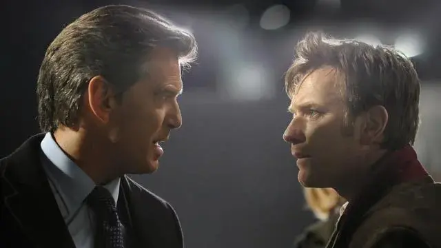 Adegan intens Pierce Brosnan dan Ewan McGregor dalam The Ghost Writer.