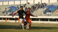 Partai Sragen United vs PSIR Rembang di Stadion Citarum, Semarang, Minggu (20/8/2017), berakhir dengan skor 0-2. (Bola.com/Ronald Seger)