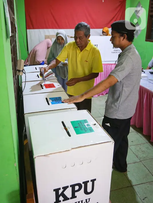 KPU Kota Tangerang memanfaatkan hari Minggu sebagai waktu yang tepat untuk menggelar pemungutan suara susulan. (Liputan6.com/Angga Yuniar)