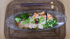 Makanan buatan pemenang kontes resep makanan Desa Olimpiade Tokyo 2020 Yoko Nishimura di Tokyo, Jepang, 12 Juli 2021. Desa Olimpiade Tokyo 2020 melarang atlet makan di restoran lokal menyusul aturan ketat terkait virus corona COVID-19. (KAZUHIRO NOGI/AFP)