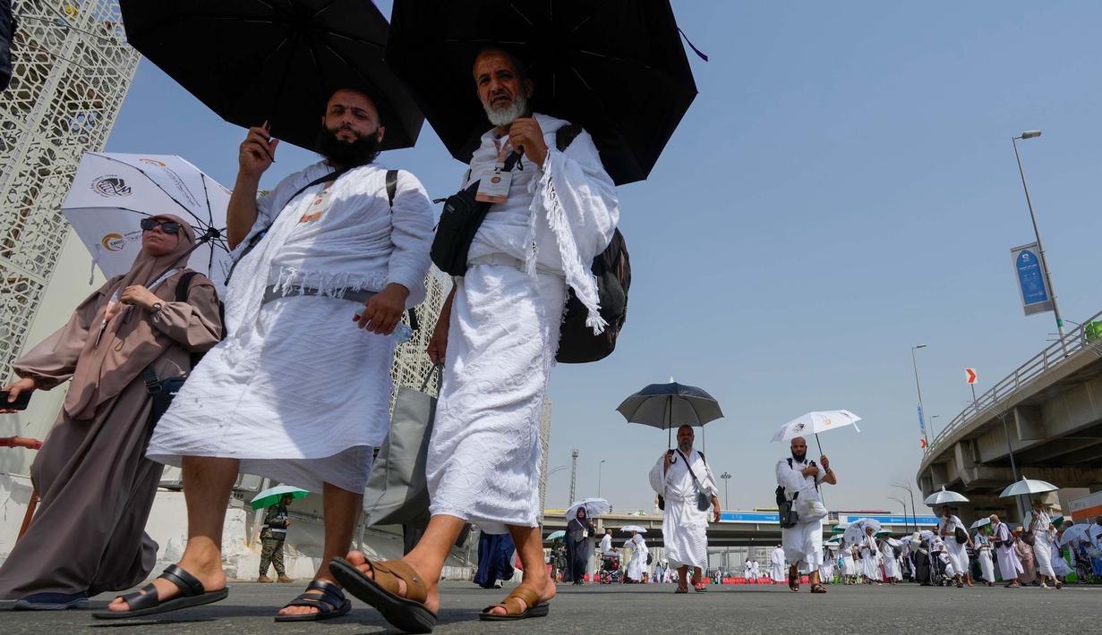 Jemaah haji akan menghabiskan Hari Tarwiyah pada Jumat, 8 Dzulhijjah 1445 H. (AP Photo/Rafiq Maqbool)