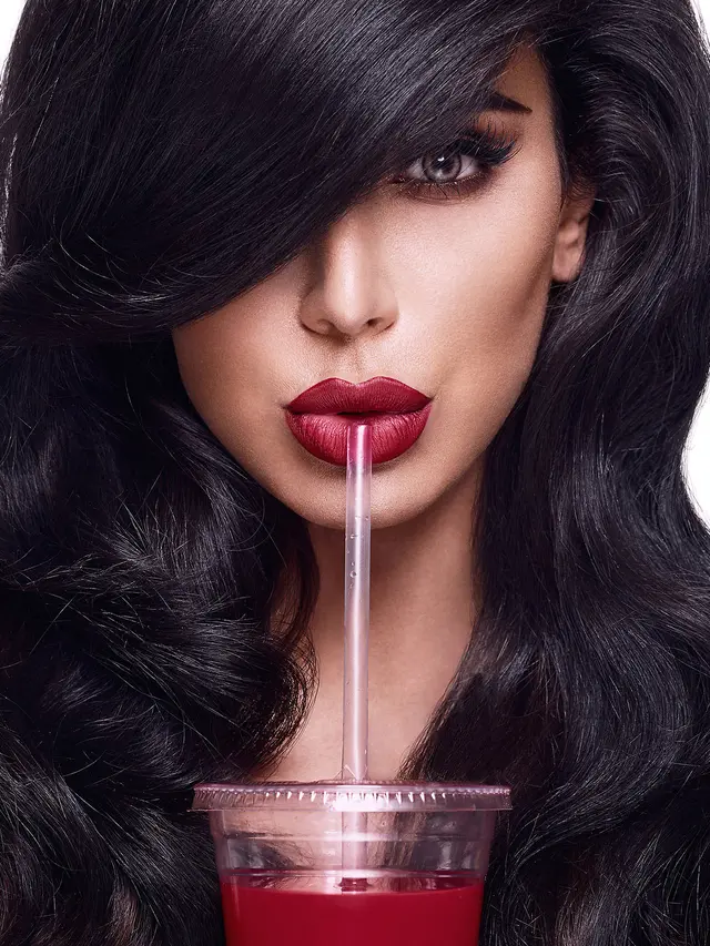 [Fimela] Huda Kattan dan definisi kecantikan berdasarkan jumlah followers di Instagram