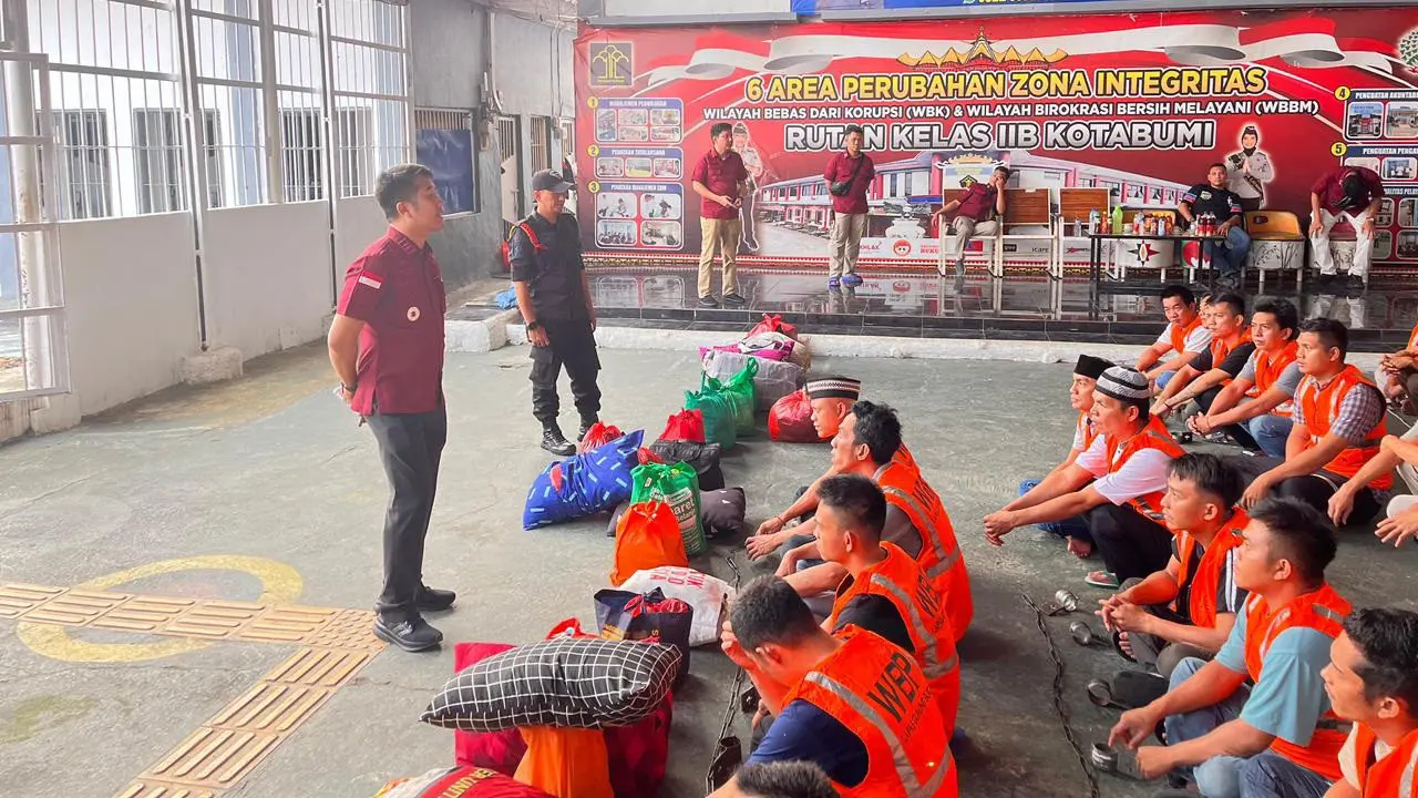 Sebanyak 163 napi dipindah dari Rutan Kotabumi untuk mencegah tindak pidana love scamming. Foto : (Istimewa).