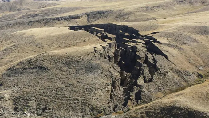 Retakan Besar Sebabkan Gunung di Amerika Serikat 'Terbelah'