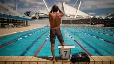 Pengungsi Suriah Ibrahim al-Hussein mengikuti sesi latihan di Olympic Aquatic Center, Athena, Yunani, 2 Juni 2021. Ibrahim al-Hussein mencoba menjadi bagian dari Tim Paralimpiade Pengungsi untuk Paralimpiade Tokyo 2020. (Angelos Tzortzinis/AFP)