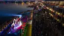 Foto udara memperlihatkan panggung di tepi Danau Dingshan, kota kuno Tangqi, Distrik Yuhang, Hangzhou, Provinsi Zhejiang, China, 14 Agustus 2020. Beragam acara digelar setiap Selasa-Sabtu malam guna menambah pilihan kegiatan warga di waktu senggang dan mendongkrak perekonomian lokal. (Xinhua/Xu Yu)
