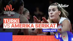 Berita video highlights laga sengit pada pekan ketiga di Pool 5 Volleyball Nations League Putri 2022 antara Turki melawan Amerika Serikat, Minggu (3/7/2022) dinihari WIB.