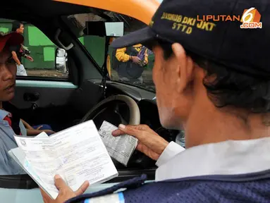 [FOTO] Razia Gabungan Metromini dan Mikrolet