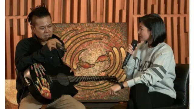 Di episode Live Session kali ini, Tony Q membahas tentang musik reggae serta kecintaannya pada seni lukis.