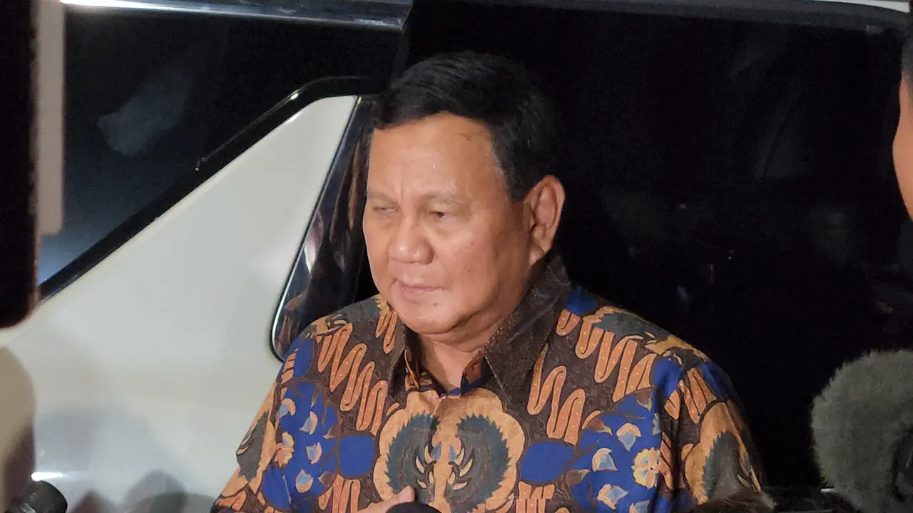 Calon presiden (capres) nomor urut 02, Prabowo Subianto usai bertemu dengan tim hukum TKN.