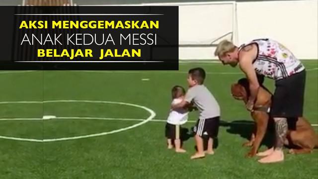 Video Mateo Messi anak kedua Lionel Messi saat belajar berjalan di Barcelona.