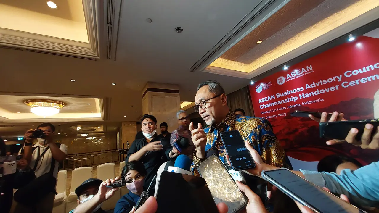 Menteri Perdagangan Zulkifli Hasan membantah adanya pengusaha nakal akibat langkanya minyak goreng Minyakita