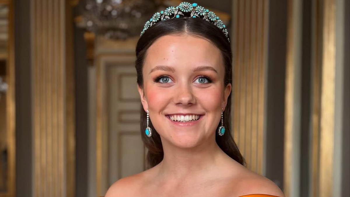 Potret Putri Denmark Pakai Tiara Pertamanya yang Bisa Dicopot dan Jadi Gelang