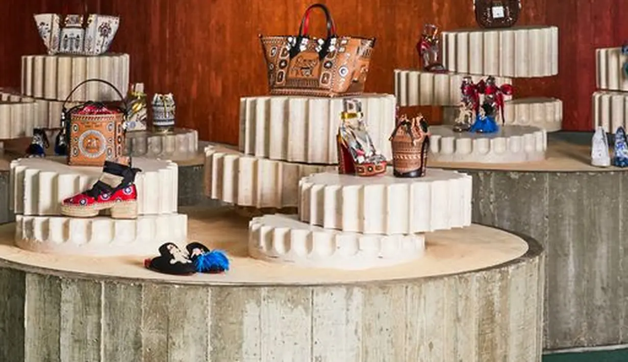 Gaya Greekaba terinspirasi dari Athena dan Kepulauan Cyclades yang ada di Yunani. Tak heran, jika koleksi ini sangat didominasi dengan motif yang diambil dari corak khas Yunani kuno.