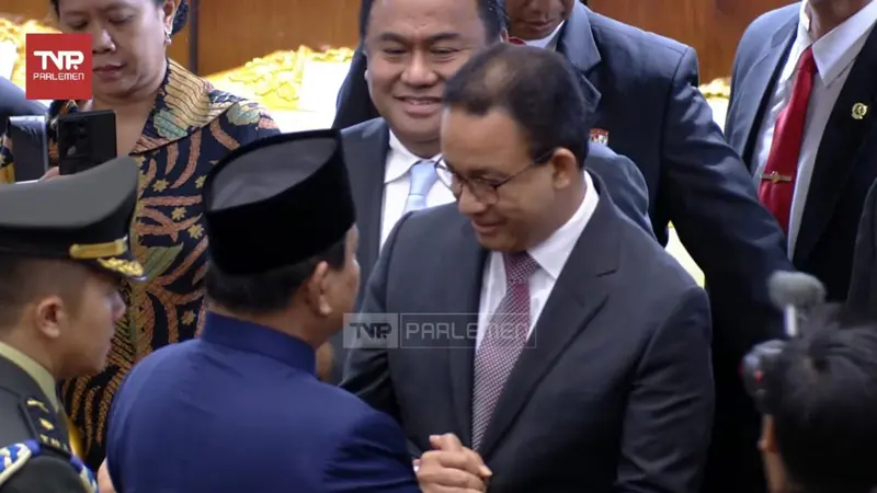 Momen Akrab Prabowo dan Anies Saling Genggam Tangan Usai Pelantikan Presiden