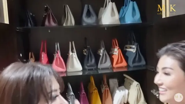 Banyak Koleksi Sepatu dan Tas Mewah di Kamat Tidur Sarwendah