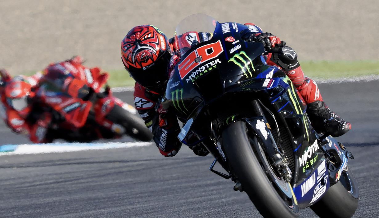 Akhirnya pada balapan di Motegi kali ini, Quartararo finis di posisi kedelapan dan menjauh dari kejaran Francesco Bagnaia yang terjatuh di lap terakhir. Dengan finis di posisi kedelapan Quartararo mendapat tambahan delapan poin. (AFP/Toshifumi Kitamura)