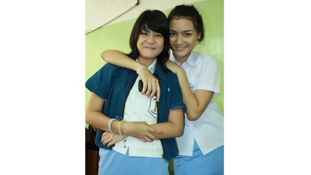 5 Foto Persahabatan Artis Sejak Masa SMA, Kompak Sedari Dulu