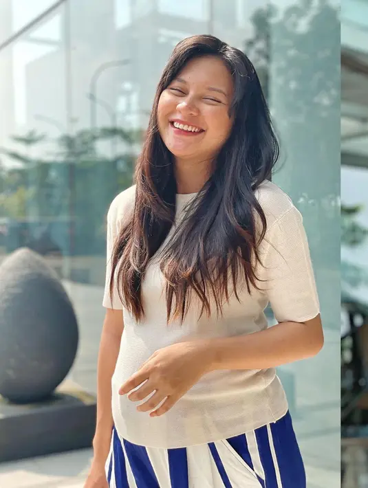 <p>Meski mengaku naik berat badan, tak bisa dipungkiri kalau wajah Indah Permatasari semakin cantik dari hari ke hari! (FOTO: instagram.com/indahpermatas/)</p>