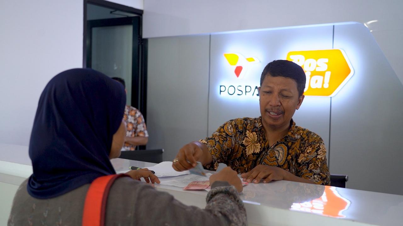 Bantuan sosial (bansos) sembako dan Program Keluarga Harapan (PKH)