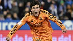 Pemain Real Madrid, Gonzalo Gracia melakukan selebrasi setelah mencetak gol kemenangan timnya atas Leganes dalam laga perempat final Copa del Rey di Butarque Municipal Stadium, Leganes, Spanyol, Kamis (06/02/2025) WIB. (AFP/Javier Soriano)