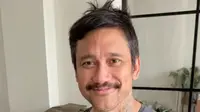 Tora Sudiro Latihan Menari 2 Jam Per Hari Demi Film Janur Ireng, Ucap Terima Kasih ke Marthino Lio