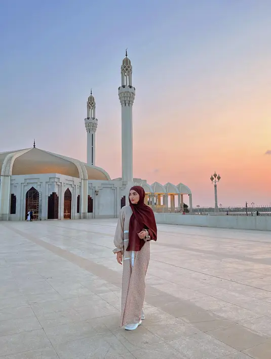 <p>Walaupun terlihat sederhana, akan tetapi penampilan Ashanty tampak elegan. [Foto: instagram.com/ashanty_ash]</p>