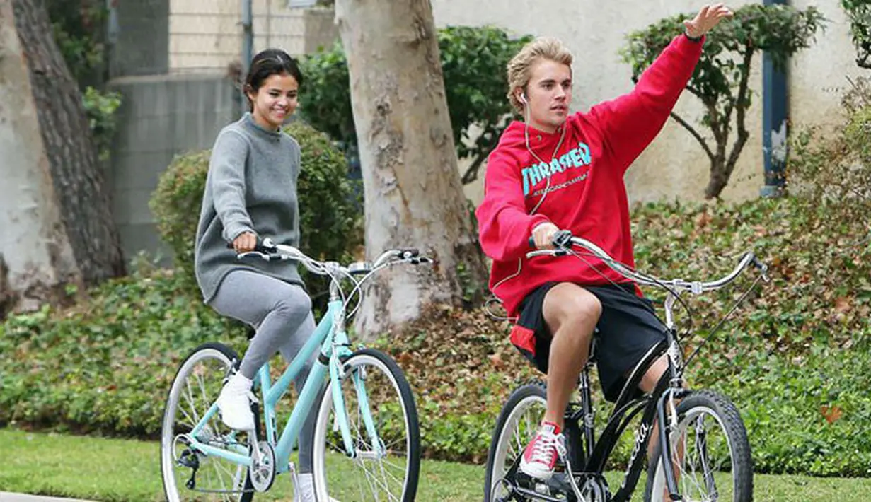 Beredar kabar berakhirnya hubungan Selena Gomez dan The Weeknd disusul dengan pemberitaan Selena balikan dengan Justin Bieber. Bahkan keduanya makin sering terlihat bersama. (doc. Daily Mail)