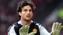 Manchester United merekrut Ricardo pada 30 Agustus 2002 dari Real Valladolid dengan nilai transfer 1,5 juta pound. Ia didatangkan untuk melapis Fabien Barthez dan Roy Carroll. Nyatanya, ia hanya bermain 5 laga hingga musim 2004/2005 dengan torehan 2 kali clean sheet. (manutd.com)