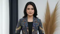 9 Model Blazer Batik Kekinian, Stylish Dari Crop hingga Long Outer