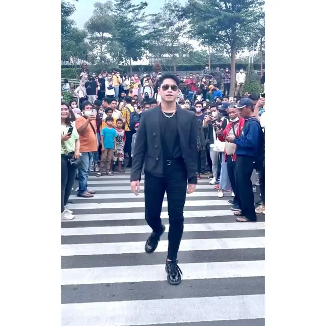 Adu Gaya 6 Artis Melenggang di Citayam Fashion Week, Terbaru Rina Nose hingga Zaskia Sungkar