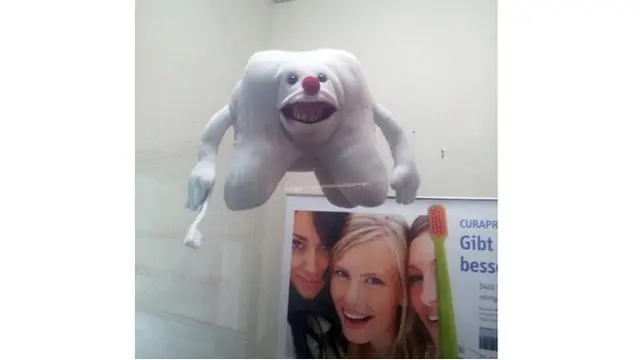 Tak Lucu, 7 Foto Boneka di Rumah Sakit Gigi Ini Justru Menyeramkan