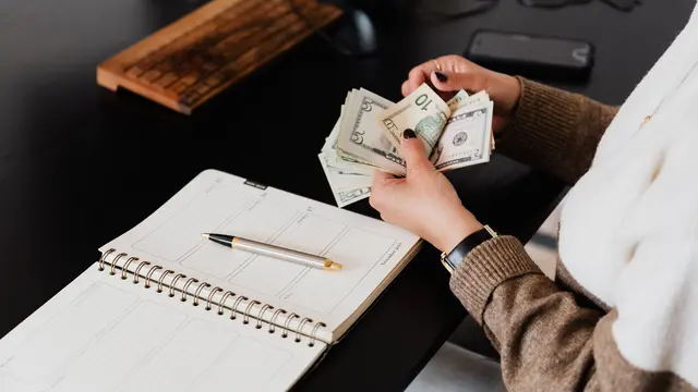 Biar Hasil Kerja Tak Cuma Habis untuk Belanja